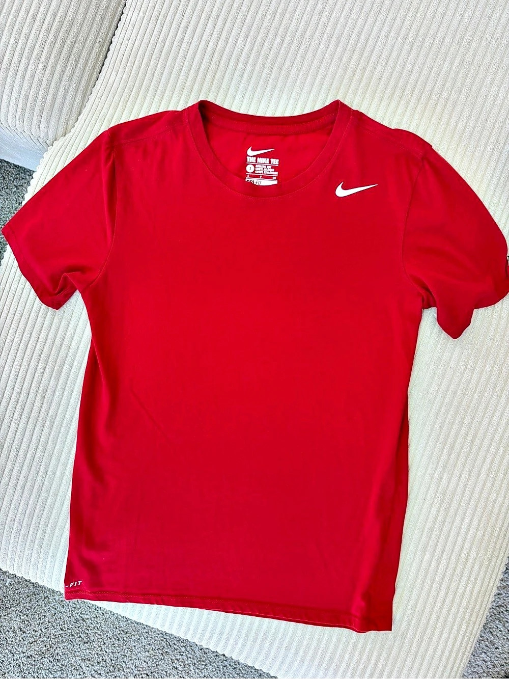 Men’s The Nike Tee Dri-Fit Athletic T-Shirt Dri-Fit Short Sleeve Tee Red Small